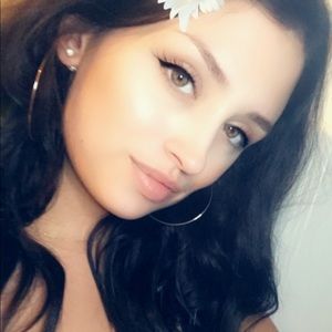 Meet your Posher, Charli